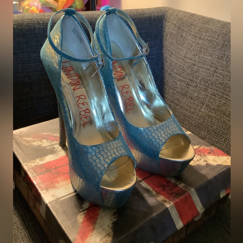 London Rebel Women’s  Teal Heels - Size 8